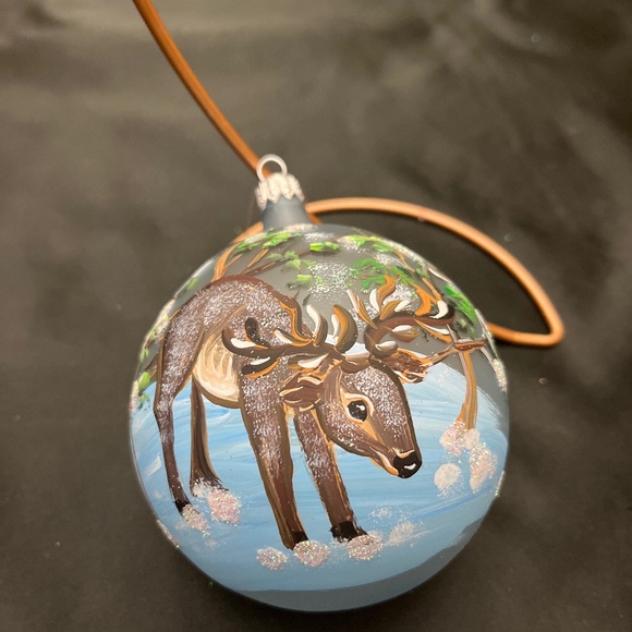 NWT, Beautiful, Globe Holiday Ornament.  Deer in the Woods.  Blue. - Picture 6 of 10